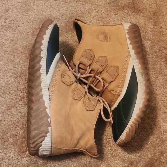 Sorel Out N Obout Tan and Black Lace-Up Boots