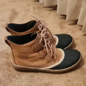 Sorel Out N Obout Tan and Black Lace-Up Boots