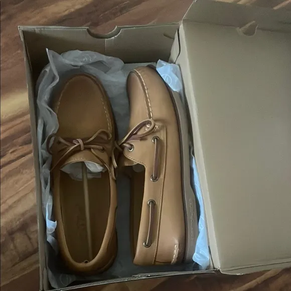 Sperry Gold Cup Tan Leather Boat Shoes with Classic Design