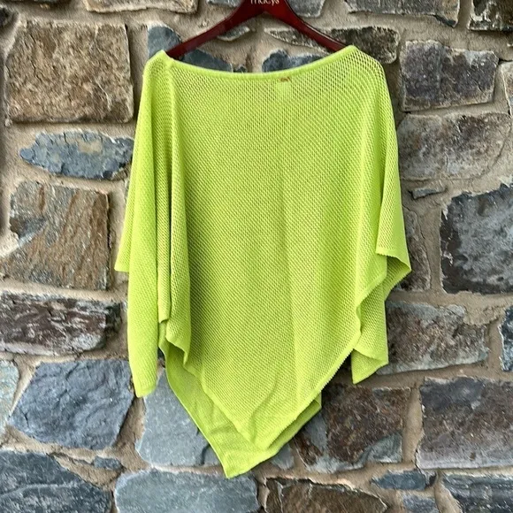 St. John Sport by Marie Gray Wool Blend Open Knit Poncho in Lime Green One Size