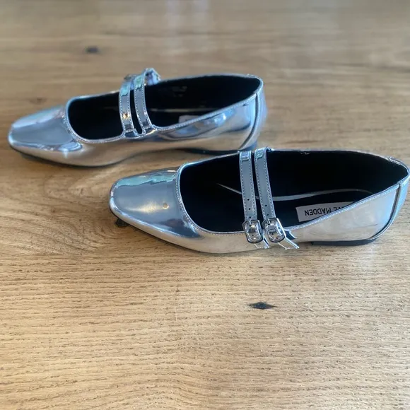 Steve Madden Benson Silver Metallic Almond Toe Mary Jane Flats Women’s 8…