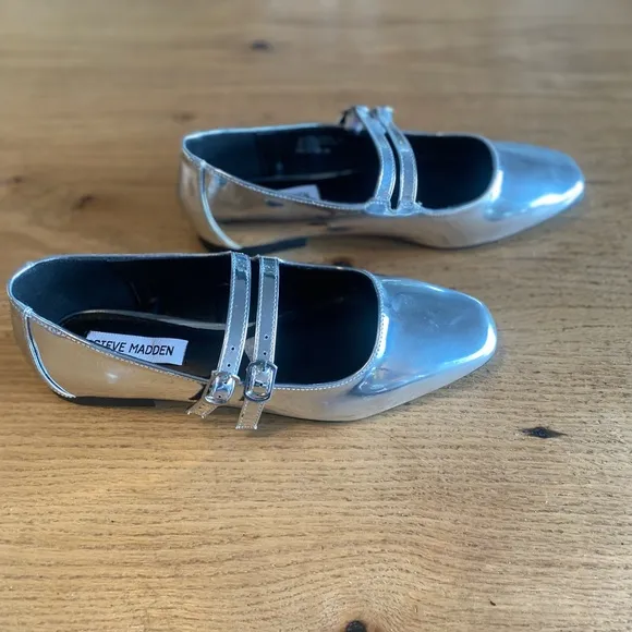 Steve Madden Benson Silver Metallic Almond Toe Mary Jane Flats Women’s 8…