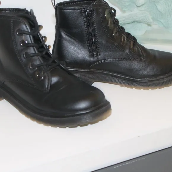 Steve Madden Combat Moto Black Zipped Boots Sz 4