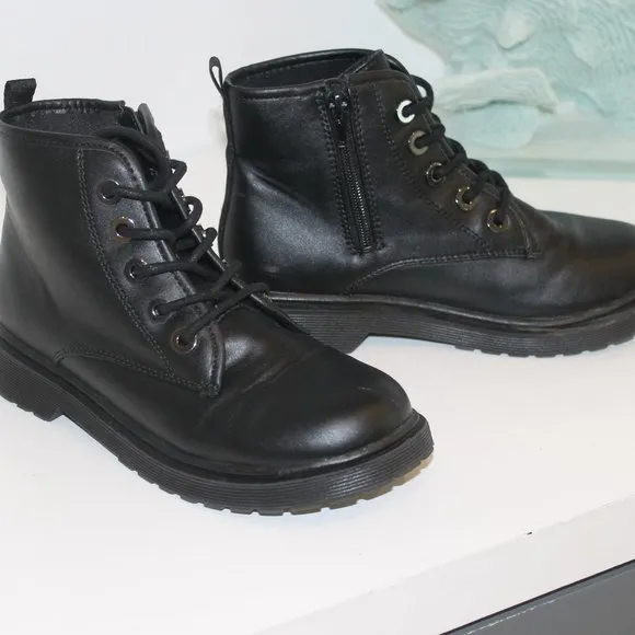 Steve Madden Combat Moto Black Zipped Boots Sz 4