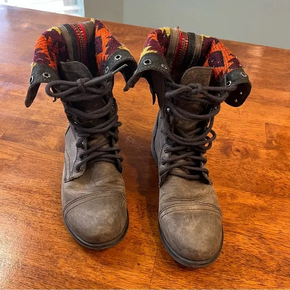 Steve Madden Convertible Fold Over Aztec Lace Up Leather Combat Boots size 6