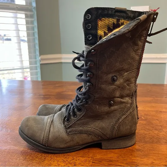 Steve Madden Convertible Fold Over Aztec Lace Up Leather Combat Boots size 6