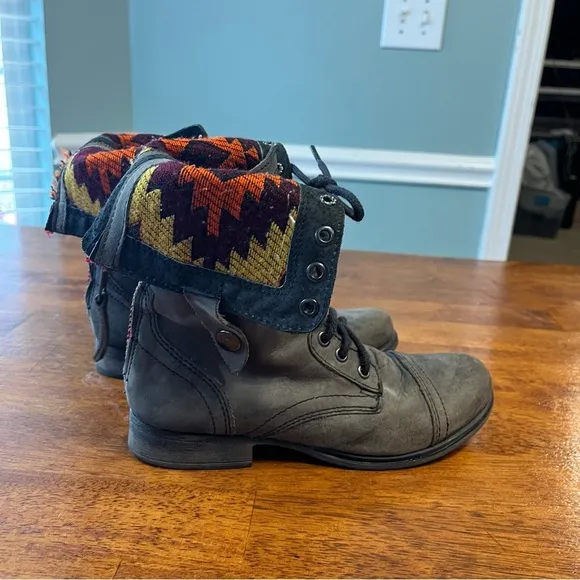Steve Madden Convertible Fold Over Aztec Lace Up Leather Combat Boots size 6