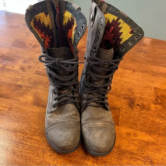 Steve Madden Convertible Fold Over Aztec Lace Up Leather Combat Boots size 6