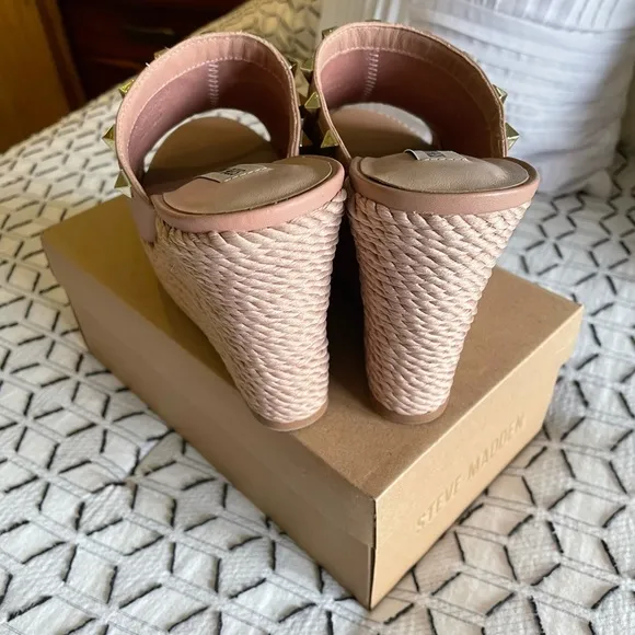 Steve Madden Manners Wedges