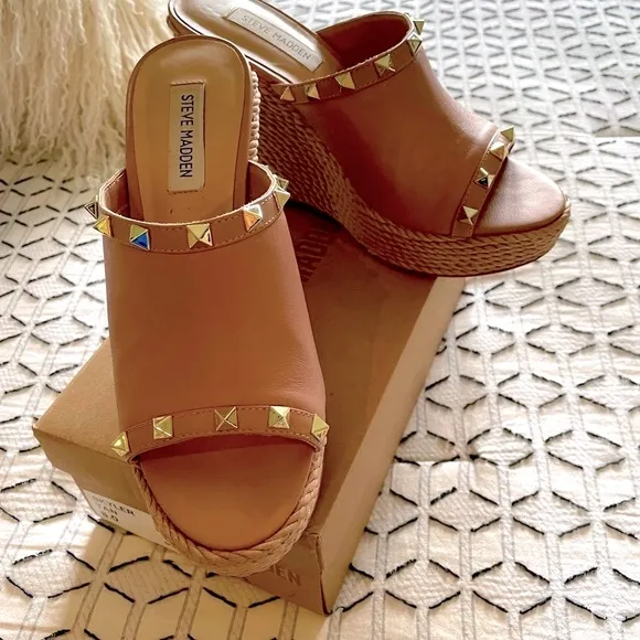 Steve Madden Manners Wedges