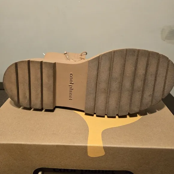 Steve Madden size 9 Camel Paris