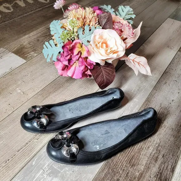 Stuart Weitzman Black Ballet Slip on Leather Flats Round Toe Women's Size 7.5M