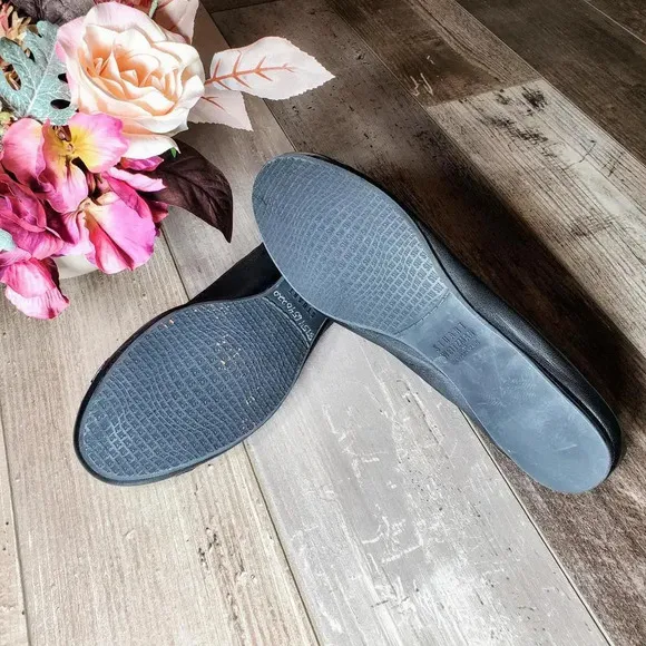 Stuart Weitzman Black Ballet Slip on Leather Flats Round Toe Women's Size 7.5M