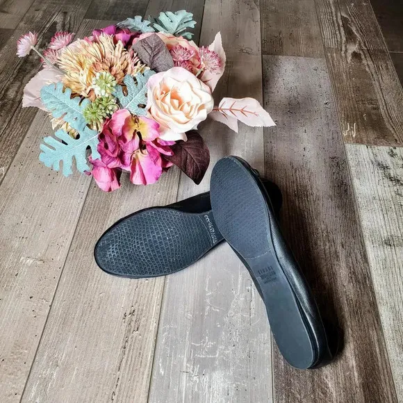Stuart Weitzman Black Ballet Slip on Leather Flats Round Toe Women's Size 7.5M