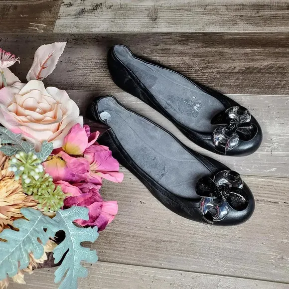 Stuart Weitzman Black Ballet Slip on Leather Flats Round Toe Women's Size 7.5M