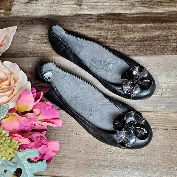 Stuart Weitzman Black Ballet Slip on Leather Flats Round Toe Women's Size 7.5M