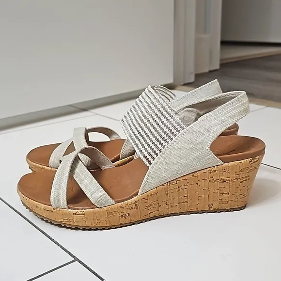 Super comfy &amp; lightweight vacation sandals