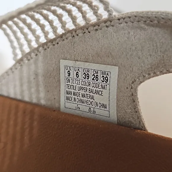 Super comfy &amp; lightweight vacation sandals