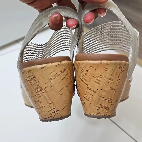 Super comfy &amp; lightweight vacation sandals