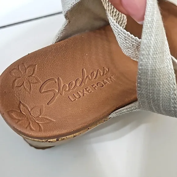 Super comfy &amp; lightweight vacation sandals