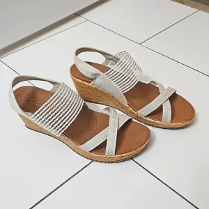 Super comfy &amp; lightweight vacation sandals