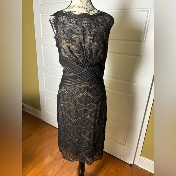 Tadashi Shoji Chantilly Lace Dress Black Size 4