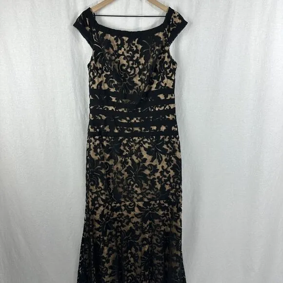 Tadashi Shoji Embroidered Black Lace Nude Lined Boat Neck Cap Sleeve Gown 14