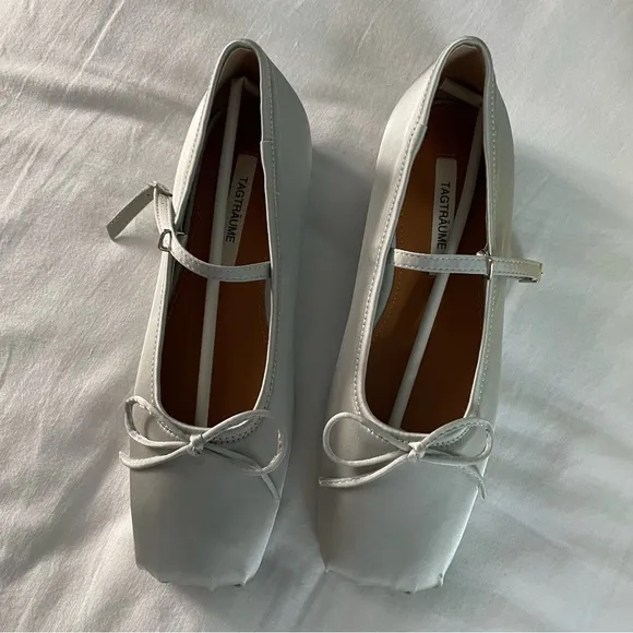 TAGTRAUME Women’s Better Square Toe Flats in Gray Silver (Size: 235mm KR)