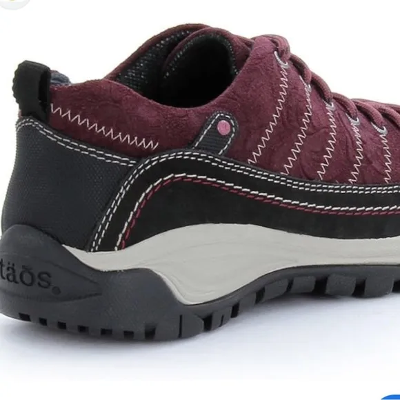 Taos Footwear Motion City Hiker Ankle Boots in Black and Burgundy