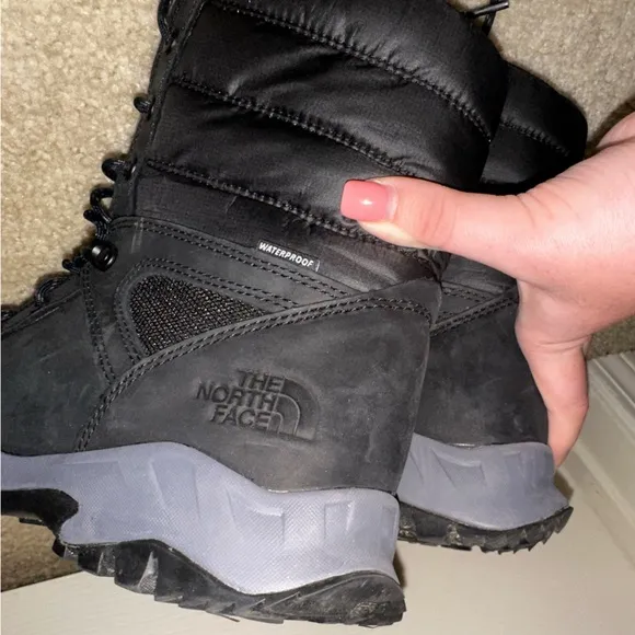 The North Face men’s thermoball zip up Black Winter Boots 8.5 outdoor hiking