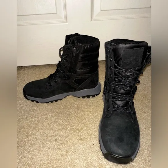The North Face men’s thermoball zip up Black Winter Boots 8.5 outdoor hiking
