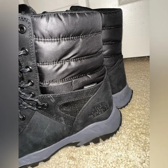 The North Face men’s thermoball zip up Black Winter Boots 8.5 outdoor hiking
