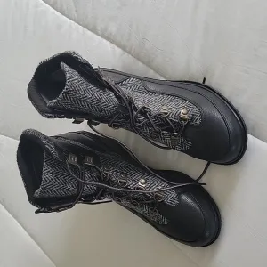 TIMBERLAND AMSTON WEDGE LACE-UP BOOTS  10 BLACK