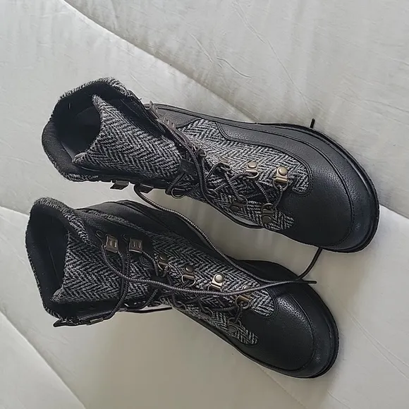 TIMBERLAND AMSTON WEDGE LACE-UP BOOTS  10 BLACK