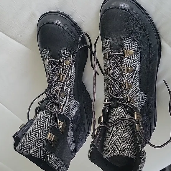TIMBERLAND AMSTON WEDGE LACE-UP BOOTS  10 BLACK