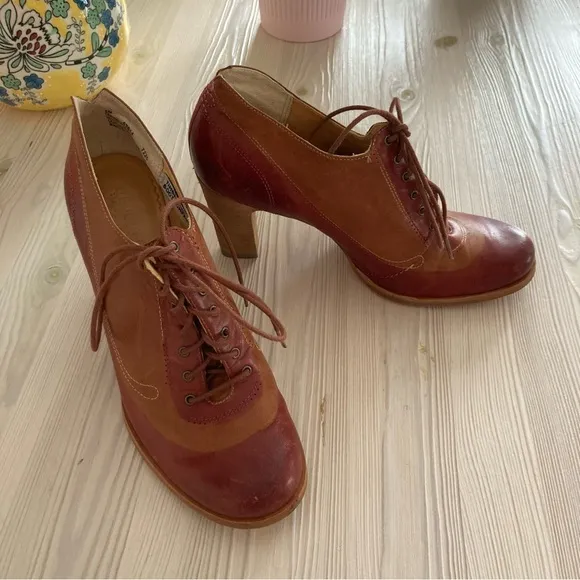 Timberland Two-Tone Leather Lace-Up Women's Shoes