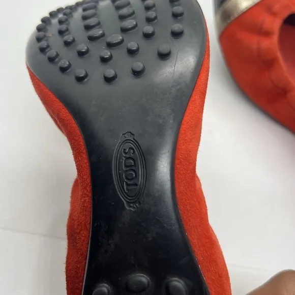 Tods Flats Womens 38 US8 Red Black Suede and Patent Leather Cap Toe Ballet