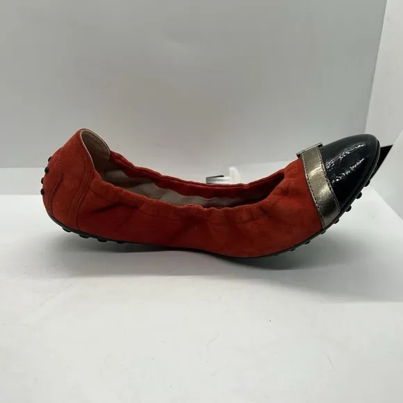 Tods Flats Womens 38 US8 Red Black Suede and Patent Leather Cap Toe Ballet