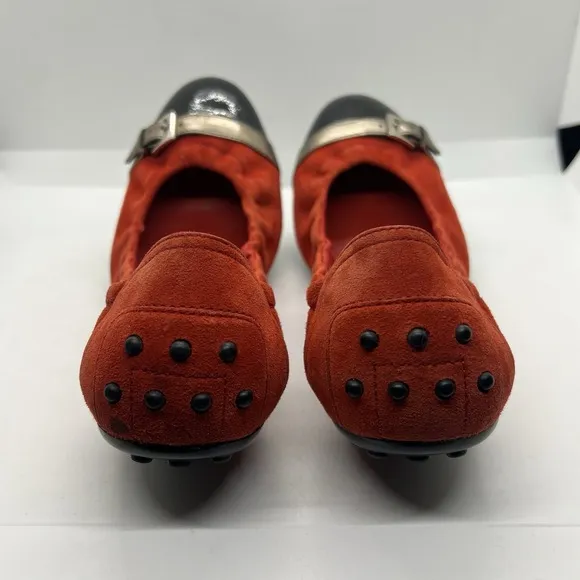 Tods Flats Womens 38 US8 Red Black Suede and Patent Leather Cap Toe Ballet