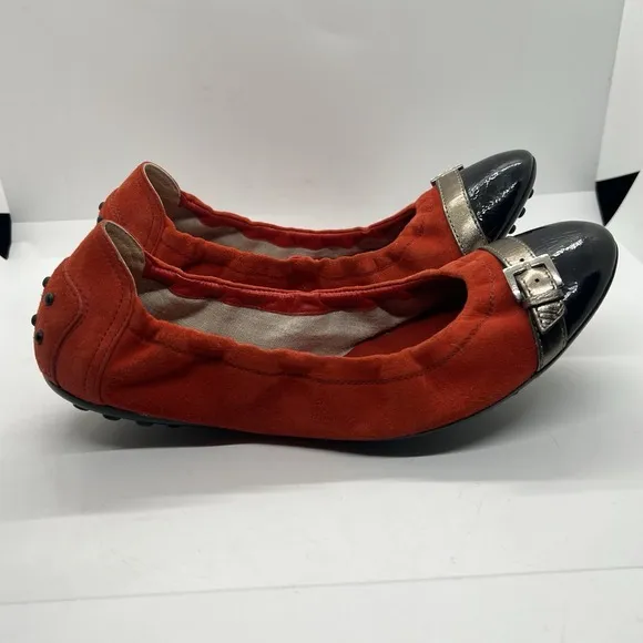 Tods Flats Womens 38 US8 Red Black Suede and Patent Leather Cap Toe Ballet