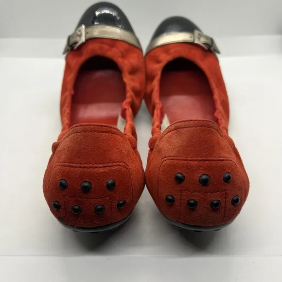 Tods Flats Womens 38 US8 Red Black Suede and Patent Leather Cap Toe Ballet