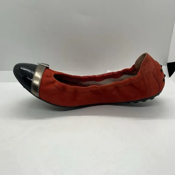 Tods Flats Womens 38 US8 Red Black Suede and Patent Leather Cap Toe Ballet