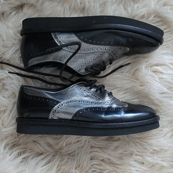 Tod’s Womens Lace-Up Oxford shoes/black leather