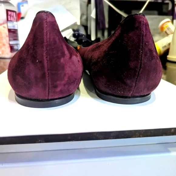 Tom Ford Plum Suede Pointy- Toe Flats W/ Black Grosgrain Bow. EU Size 39.5