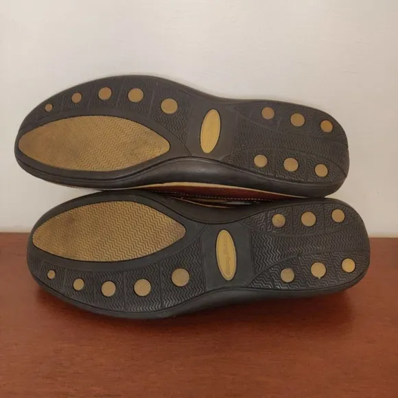 Tommy Bahama Men's Boat Shoes Slip-on Size 12 Brown Leather Loafers.