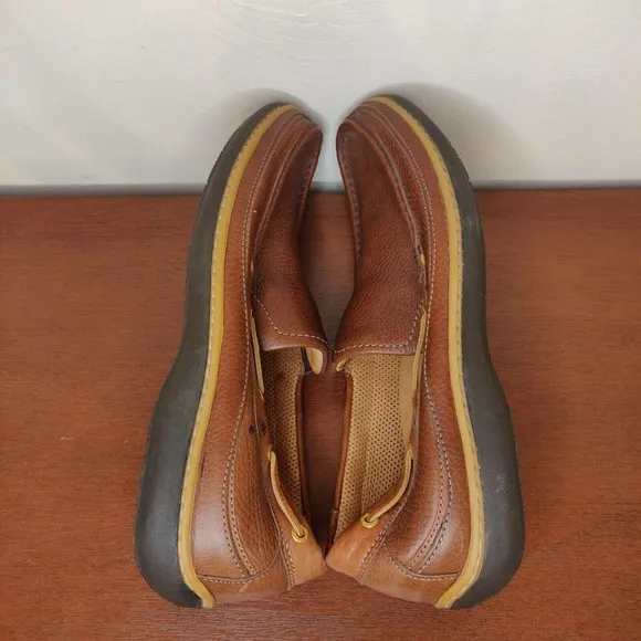 Tommy Bahama Men's Boat Shoes Slip-on Size 12 Brown Leather Loafers.