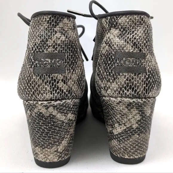 Toms Kala Lace Up Wedge Bootie Faux Snakeskin Reptile Print Gray Trendy size 7.5