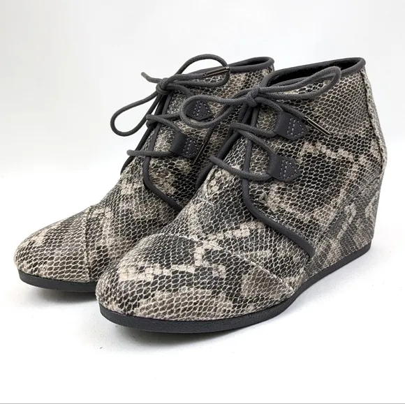 Toms Kala Lace Up Wedge Bootie Faux Snakeskin Reptile Print Gray Trendy size 7.5