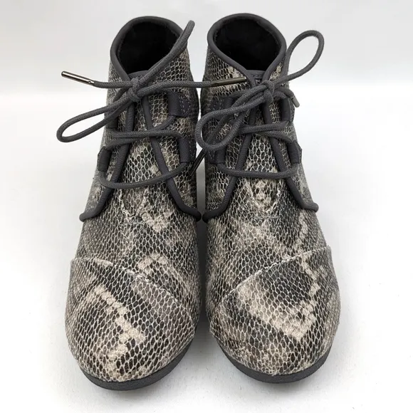 Toms Kala Lace Up Wedge Bootie Faux Snakeskin Reptile Print Gray Trendy size 7.5