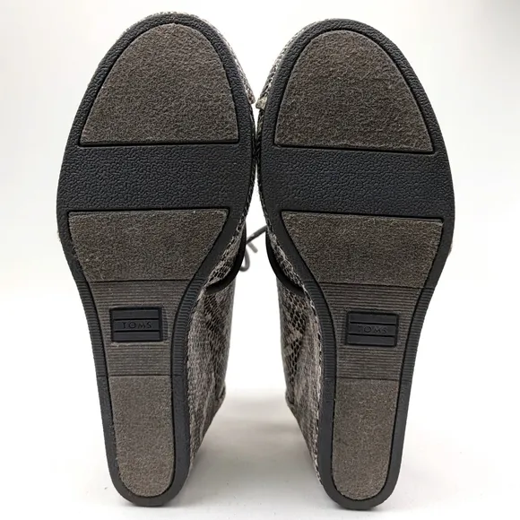 Toms Kala Lace Up Wedge Bootie Faux Snakeskin Reptile Print Gray Trendy size 7.5